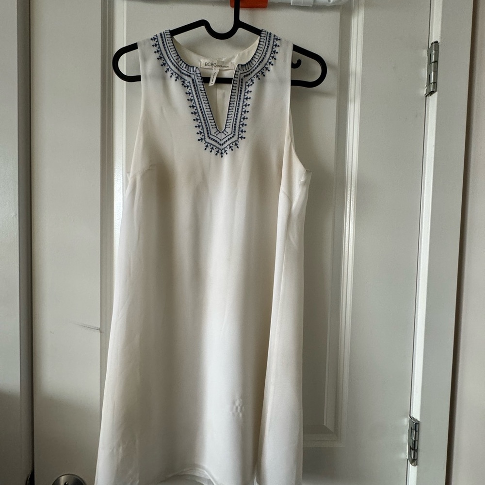 BCBGeneration White shift Dress with Blue tribal pattern Europe summer style